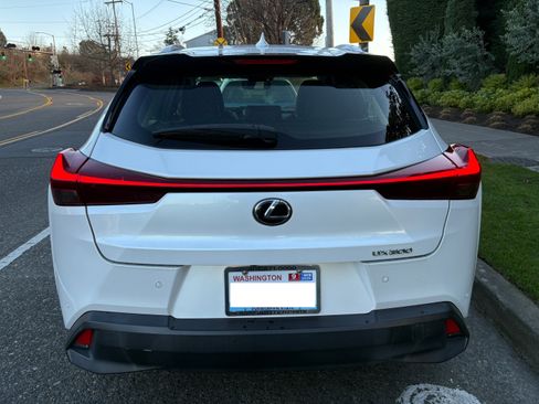 Used 2019 Lexus UX 200 w/ Premium Package image 6
