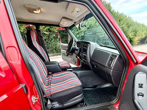 Used 2001 Jeep Cherokee Sport image 17