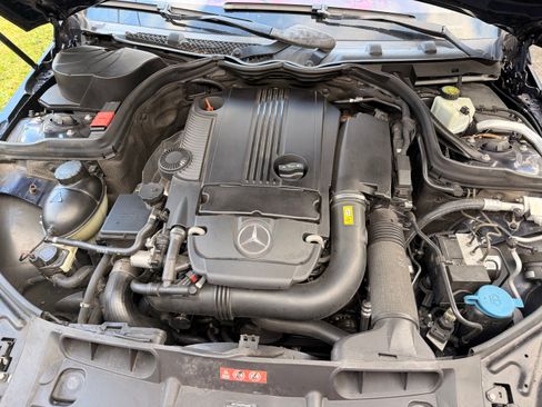 Used 2012 Mercedes-Benz C 250 C 250 Luxury Sedan 4D image 11