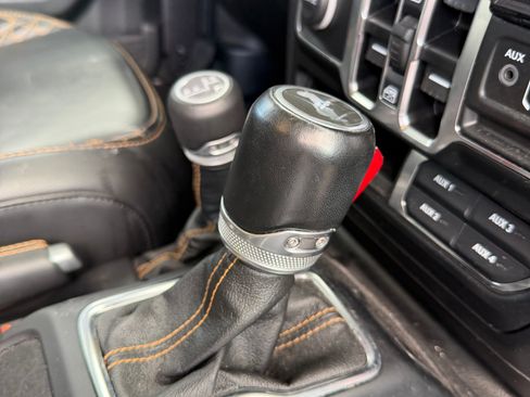 Used 2020 Jeep Wrangler Unlimited Sahara image 6