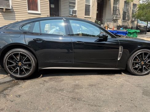 Used 2023 Porsche Panamera 4 Platinum Edition AWD/4WD image 22