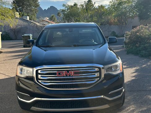 Used 2017 GMC Acadia SLE image 2