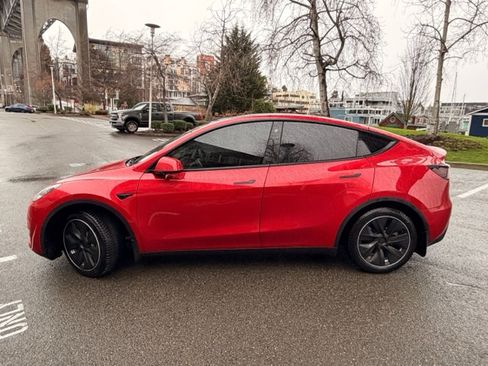 Used 2021 Tesla Model Y Long Range image 2