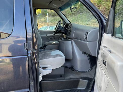 Used 1999 Ford E-350 and Econoline 350 Club Wagon RWD image 8