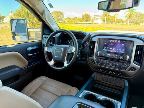 Used 2019 GMC Sierra 2500 Denali w/ Duramax Plus Package image 18