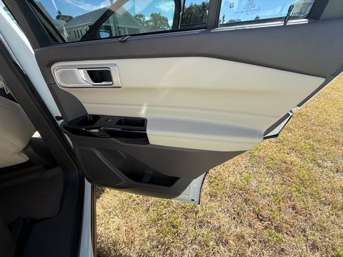 Used 2022 Ford Explorer Platinum w/ Technology Package image 10