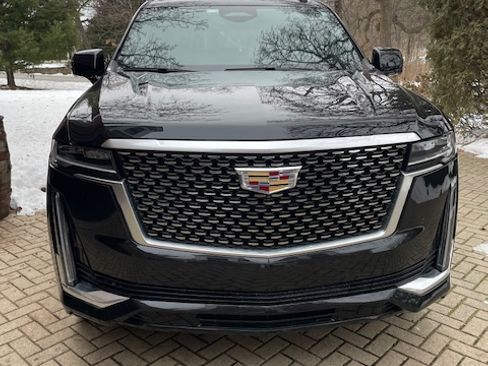 Used 2023 Cadillac Escalade ESV Premium Luxury image 2