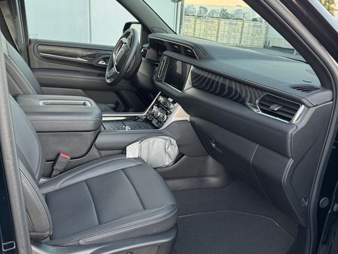 Used 2024 GMC Yukon Denali image 8