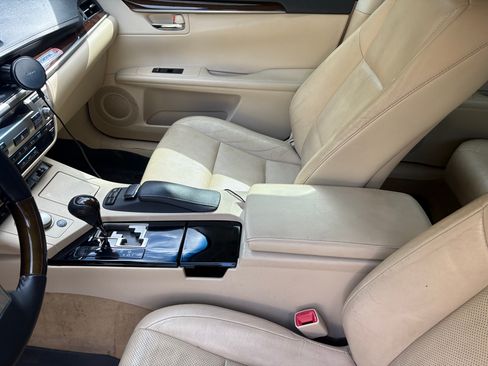 Used 2013 Lexus ES 350 w/ Luxury Pkg FWD image 11
