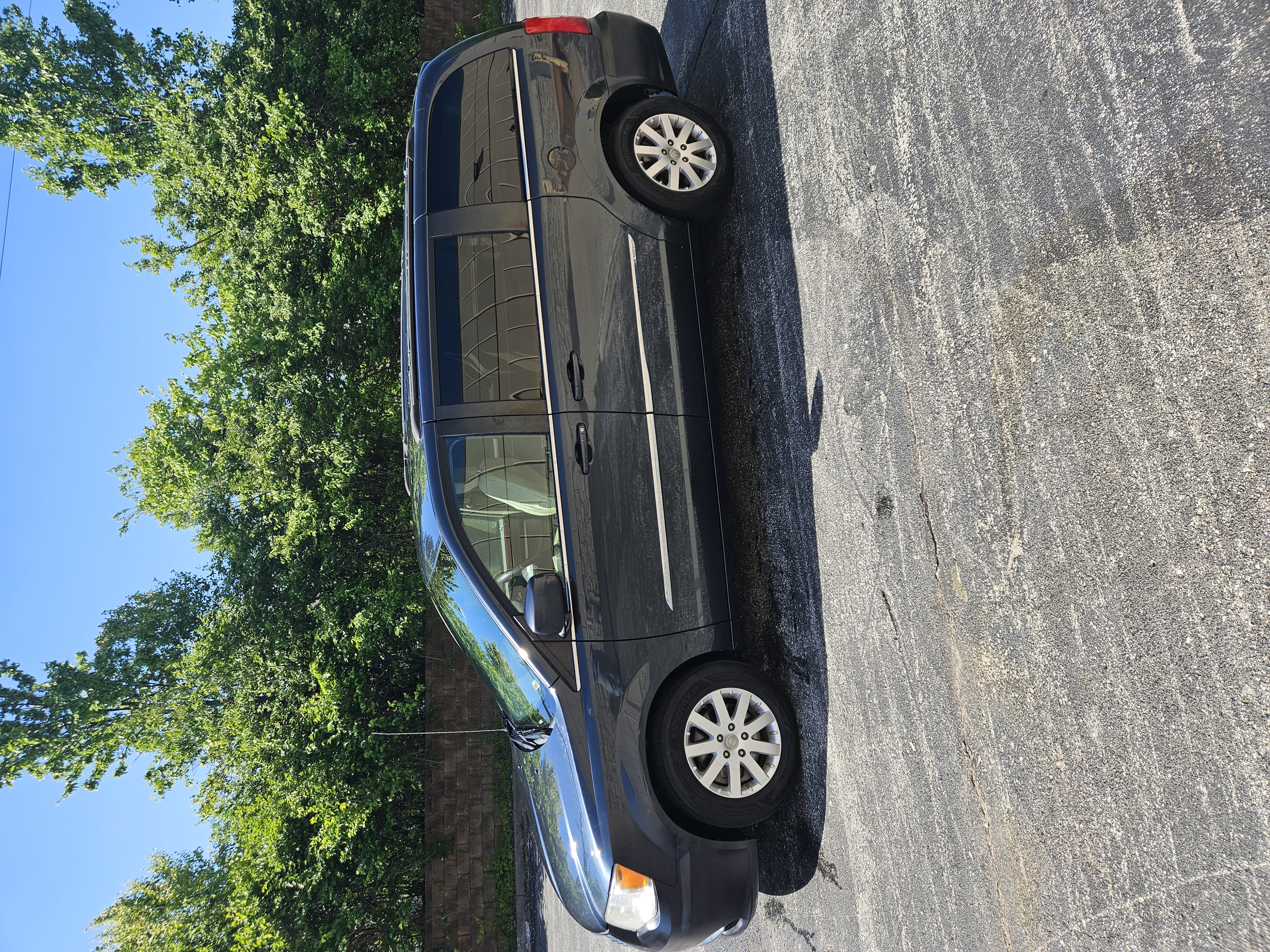 Used 2014 Chrysler Town & Country Touring FWD image 4