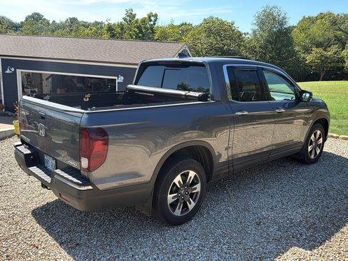 Used 2019 Honda Ridgeline RTL-E image 2