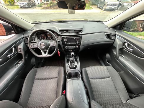 Used 2017 Nissan Rogue S image 9