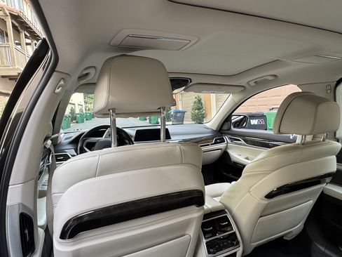 Used 2016 BMW 740i image 14