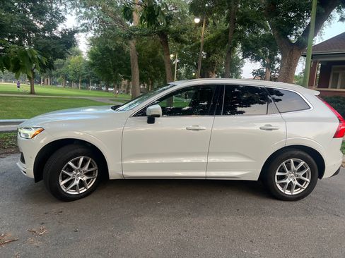 Used 2018 Volvo XC60 T5 Momentum w/ Vision Package AWD/4WD image 4