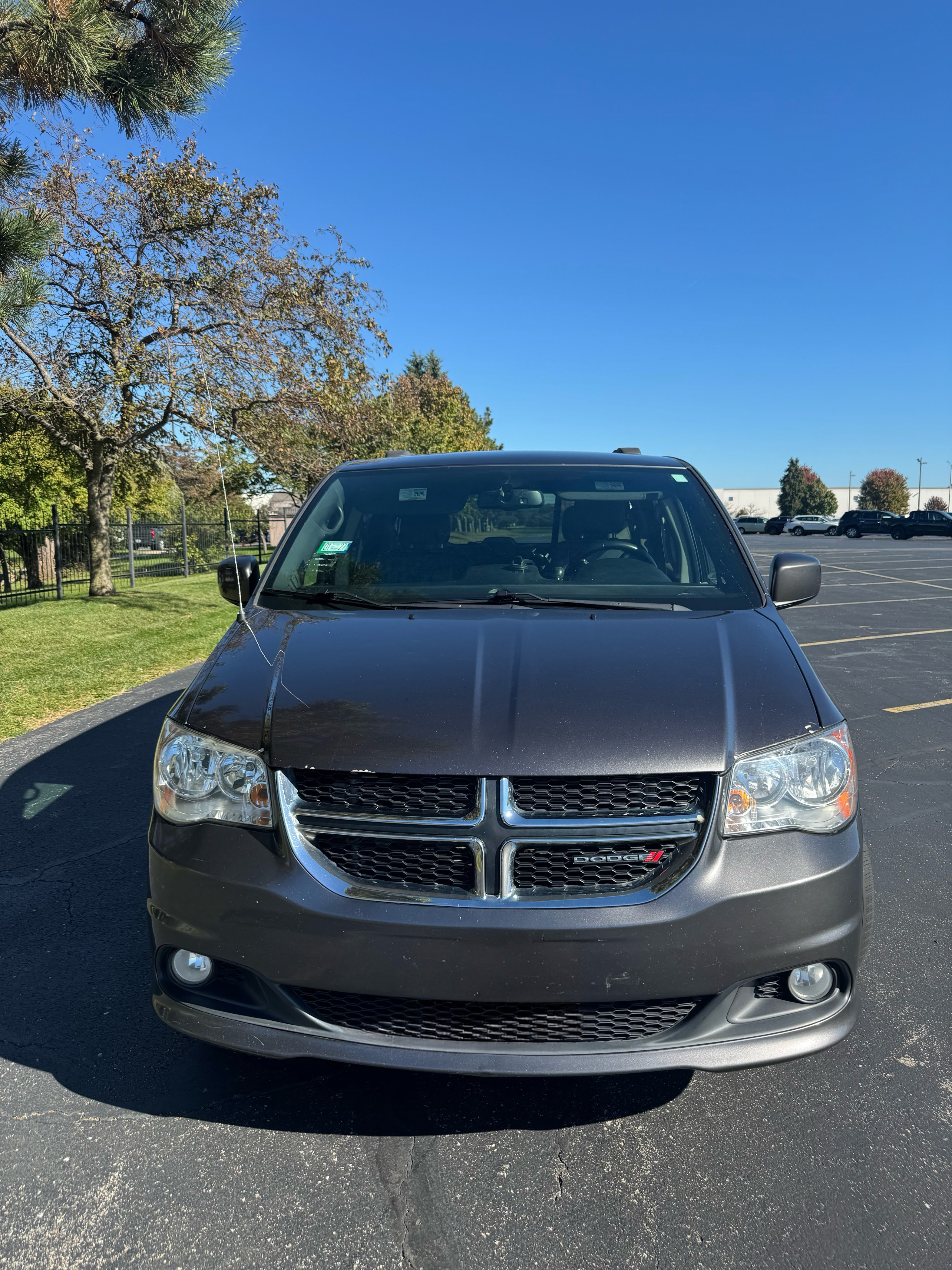 Used 2017 Dodge Grand Caravan SXT FWD image 1