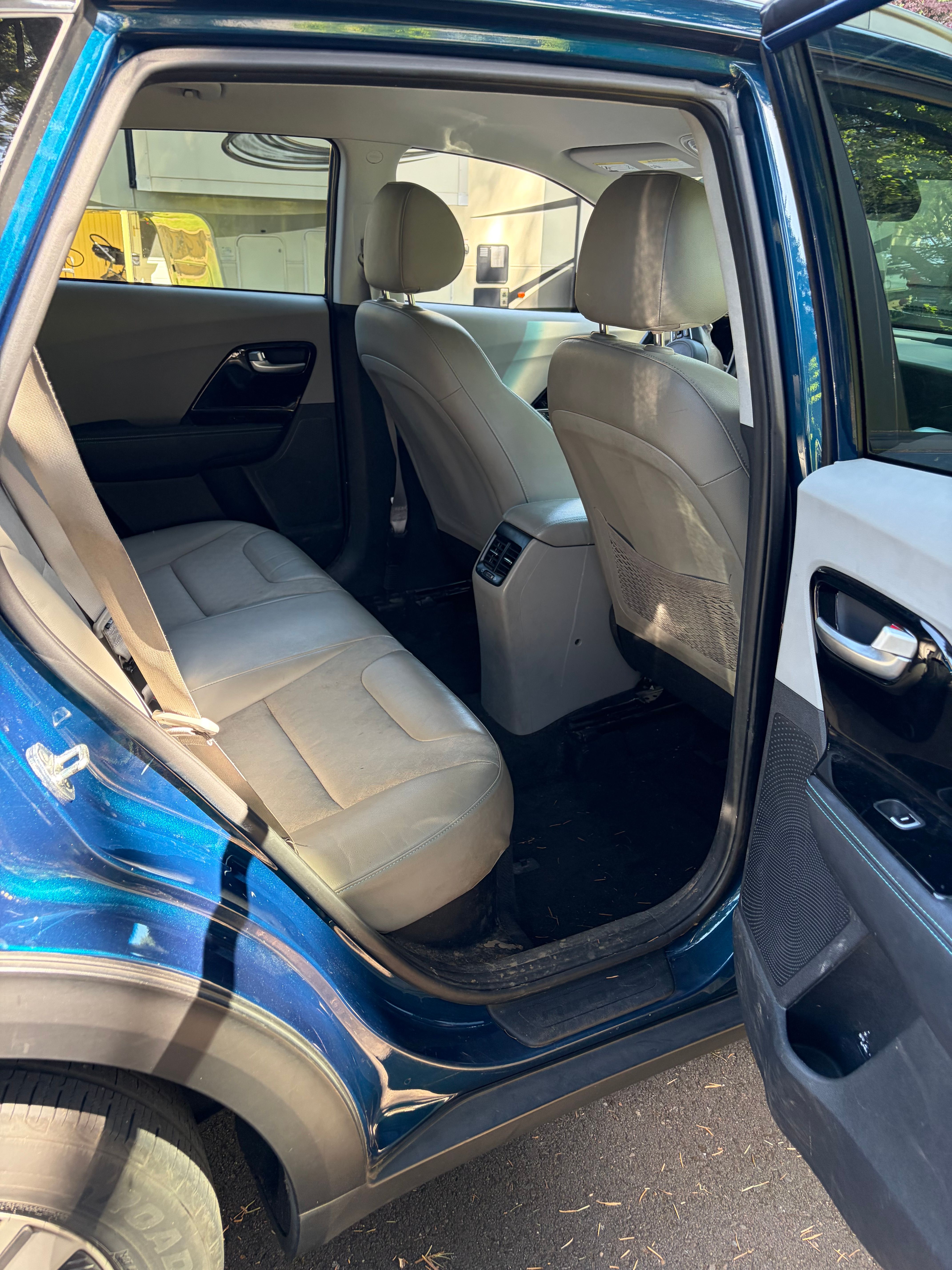 Used 2022 Kia Niro EX FWD image 5
