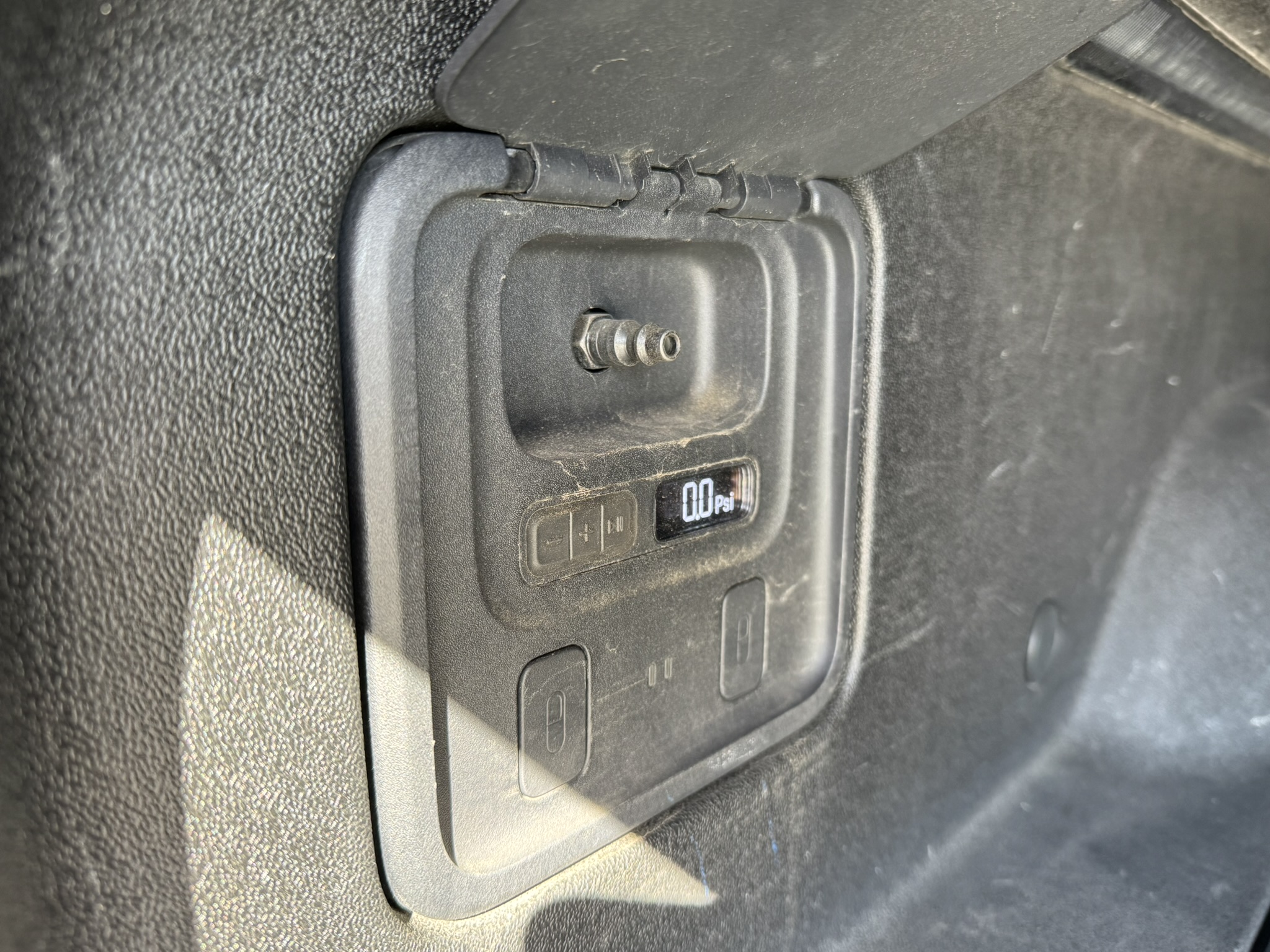 Used 2022 Rivian R1T Adventure AWD/4WD image 14