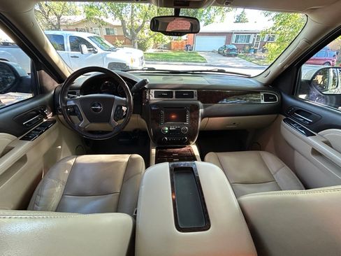 Used 2011 GMC Yukon Denali AWD/4WD image 9