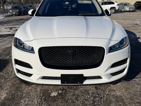 Used 2017 Jaguar F-PACE Premium image 2
