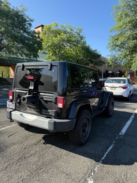 Used 2015 Jeep Wrangler Sahara w/ Connectivity Group AWD/4WD image 9