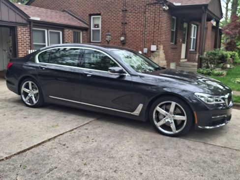 Used 2019 BMW 750i xDrive w/ Executive Package AWD/4WD image 6