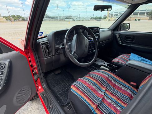 Used 2001 Jeep Cherokee Sport image 14