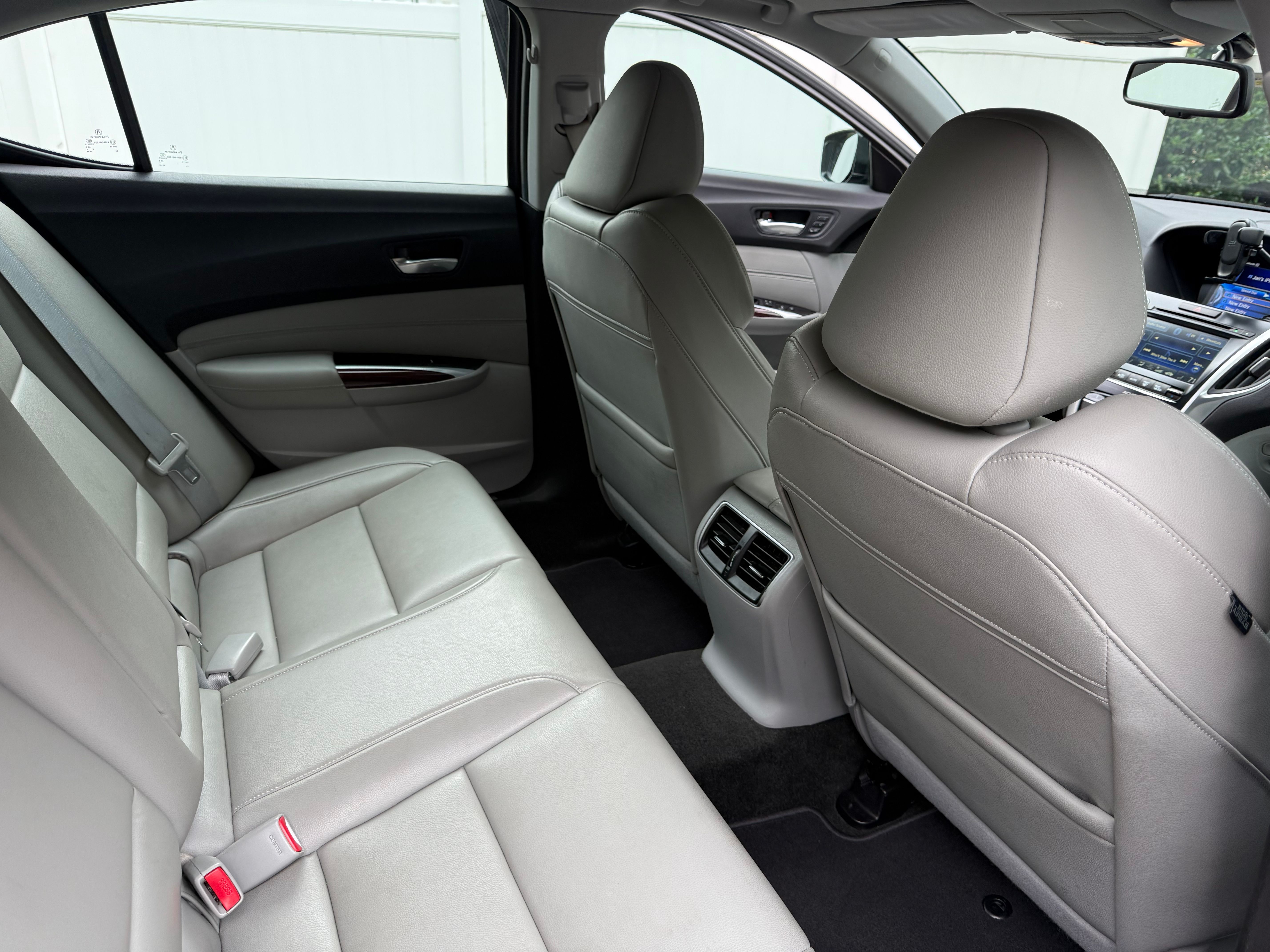 Used 2016 Acura TLX FWD image 1
