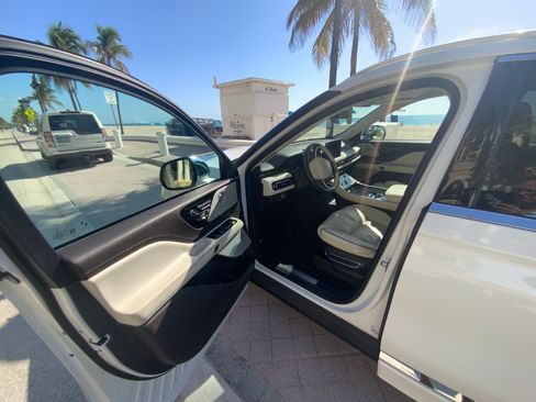 Used 2020 Lincoln Aviator Black Label w/ Class IV Trailer Tow Package AWD/4WD image 12