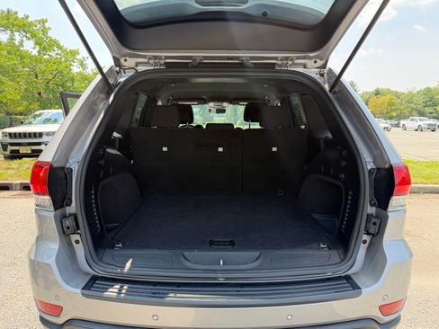 Used 2020 Jeep Grand Cherokee Laredo AWD/4WD image 9