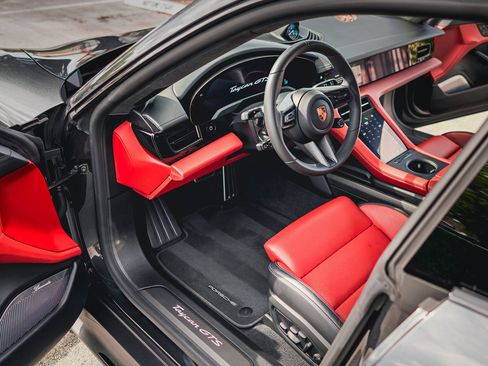 Used 2025 Porsche Taycan GTS image 24