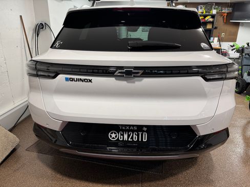 Used 2025 Chevrolet Equinox EV LT w/ Convenience Package II image 23