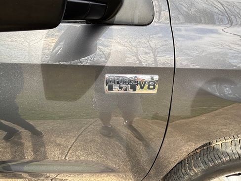 Used 2015 Toyota Tundra SR5 w/ SR5 Upgrade Package image 12