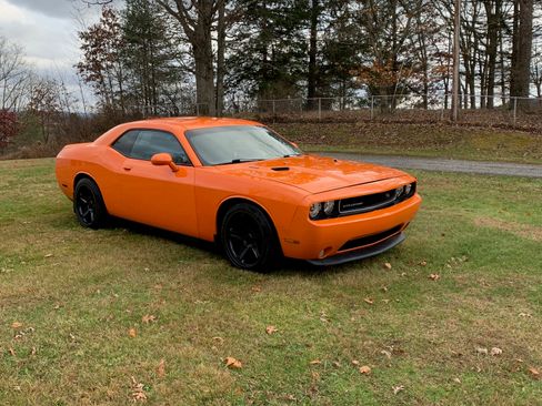 Used 2014 Dodge Challenger R/T image 1