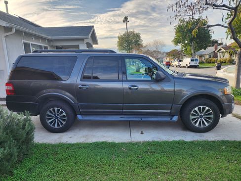 Used 2016 Ford Expedition EL XLT image 8