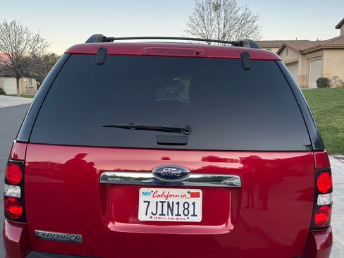 Used 2010 Ford Explorer XLT image 12