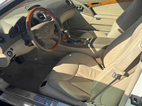 Used 2007 Mercedes-Benz SL 550 image 4