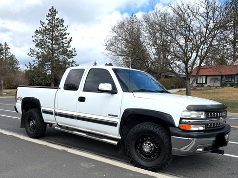 Used 2000 Chevrolet Silverado 2500 4x4 Extended Cab image 1