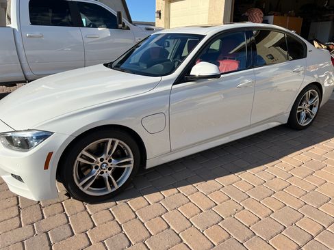 Used 2018 BMW 330e w/ M Sport Package image 4