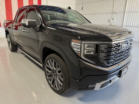 Used 2025 GMC Sierra 1500 Denali Ultimate AWD/4WD image 2