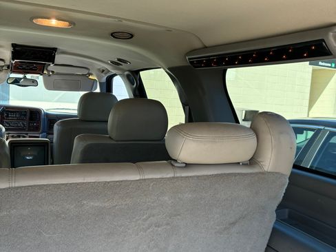 Used 2002 Chevrolet Suburban LT image 4