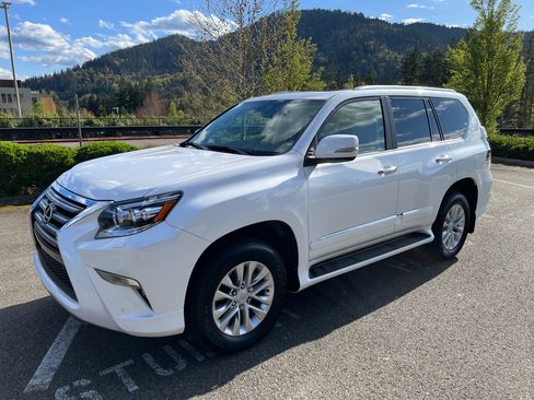 Used 2016 Lexus GX 460 w/ Premium Package image 4