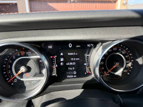 Used 2021 Jeep Wrangler Unlimited Sahara AWD/4WD image 12