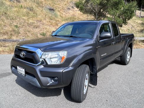 Used 2013 Toyota Tacoma PreRunner w/ SR5 Pkg RWD image 1
