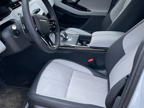 Used 2025 Land Rover Range Rover Evoque Dynamic SE image 8