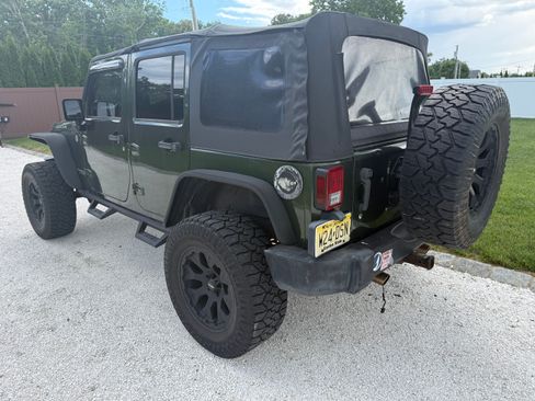 Used 2007 Jeep Wrangler Unlimited Rubicon w/ Dual Top Group AWD/4WD image 2