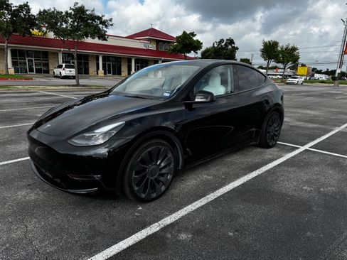 Used 2022 Tesla Model Y Performance image 1