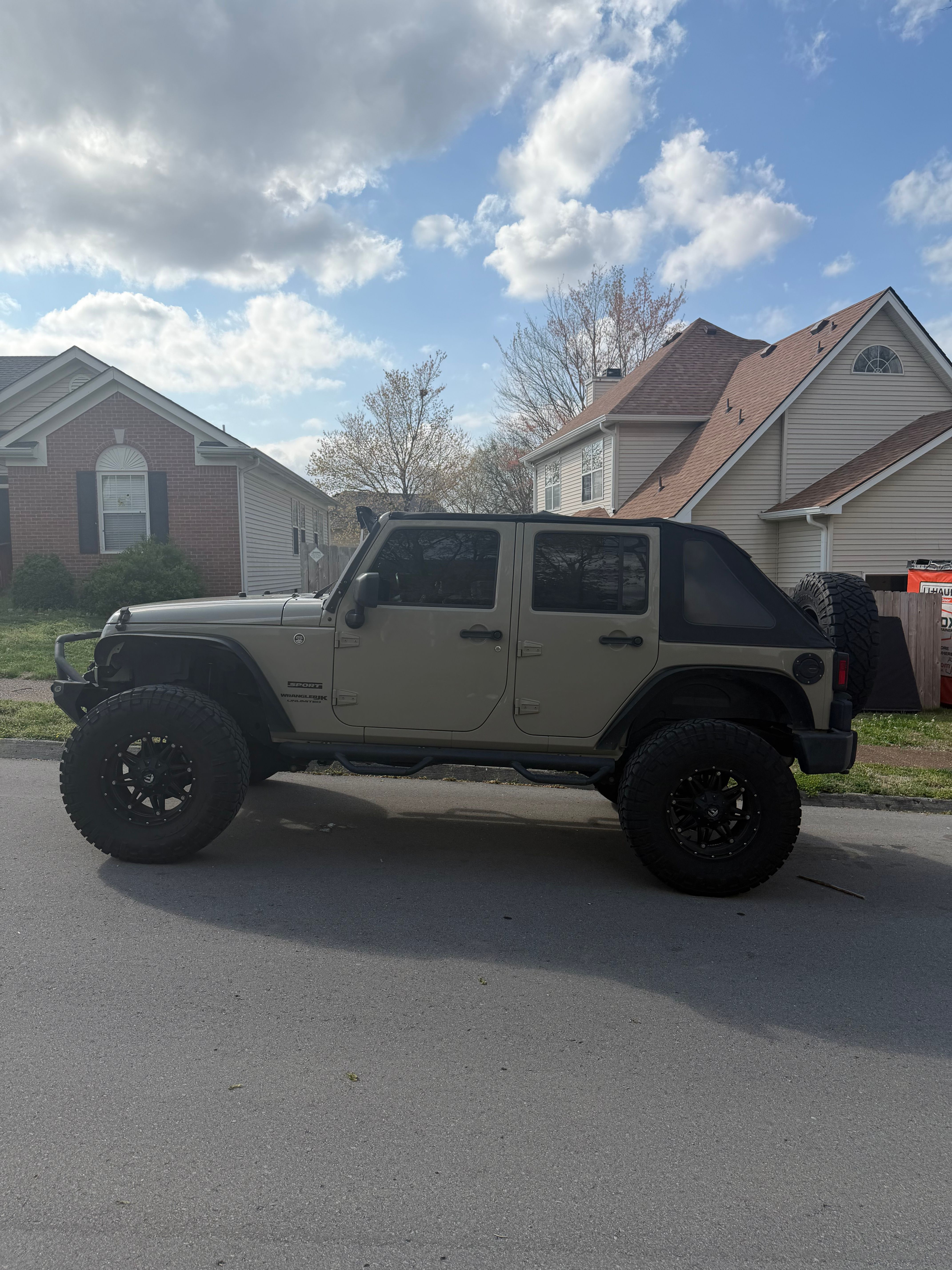 Used 2018 Jeep Wrangler Unlimited Sport w/ Connectivity Group AWD/4WD image 6