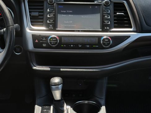 Used 2014 Toyota Highlander Limited AWD/4WD image 29
