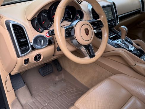 Used 2016 Porsche Cayenne AWD/4WD image 10