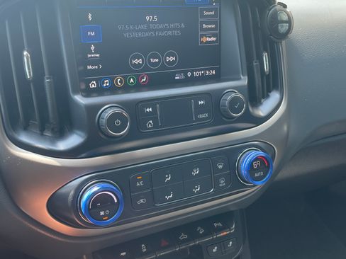Used 2022 Chevrolet Colorado Z71 w/ Z71 Midnight Edition AWD/4WD image 12